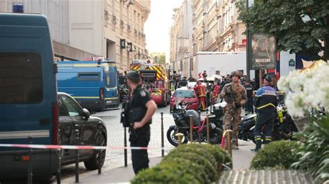 Attaque au couteau à Paris : l’agresseur soupçonné d’un meurtre .